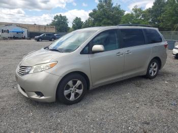  Salvage Toyota Sienna