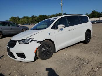  Salvage Chrysler Pacifica