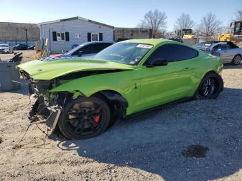  Salvage Ford Mustang