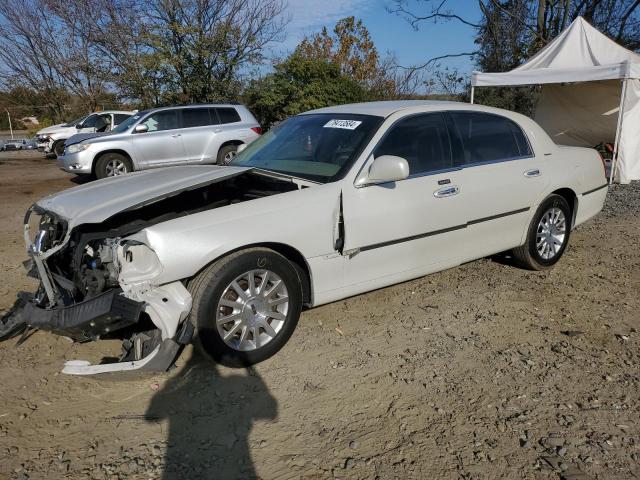  Salvage Lincoln Towncar