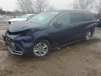  Salvage Toyota Sienna