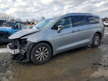  Salvage Chrysler Pacifica