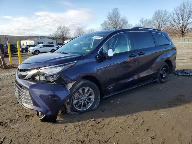  Salvage Toyota Sienna