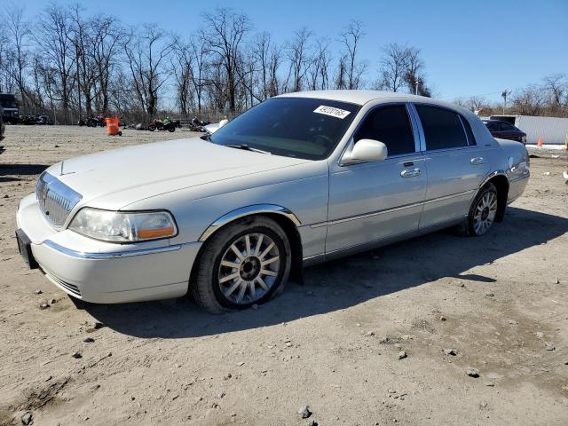  Salvage Lincoln Towncar