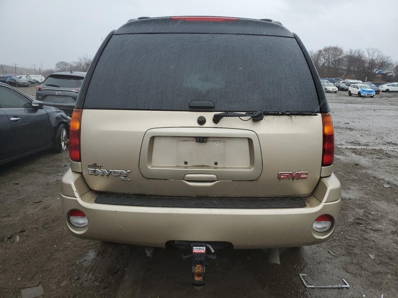 GMC Envoy Xl Image 3