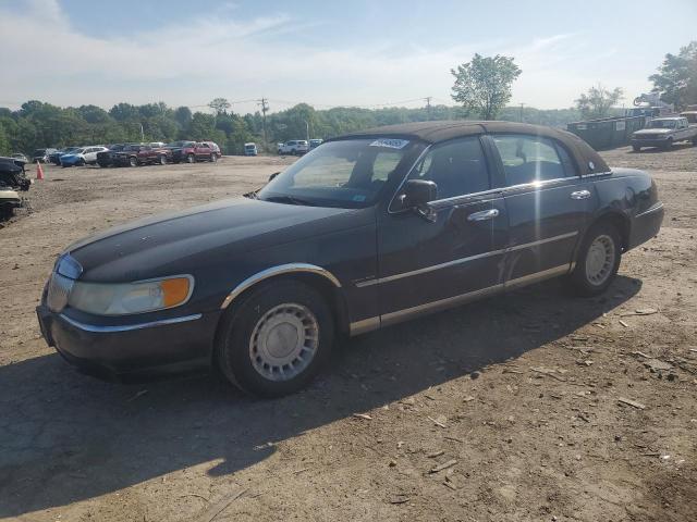  Salvage Lincoln Towncar