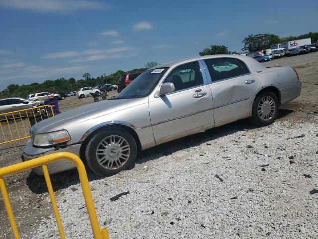  Salvage Lincoln Towncar