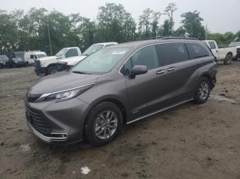  Salvage Toyota Sienna