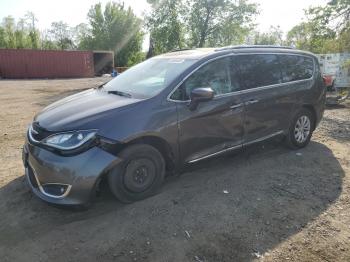  Salvage Chrysler Pacifica
