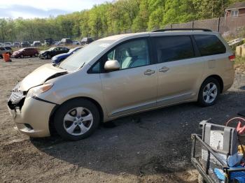  Salvage Toyota Sienna