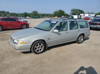  Salvage Volvo V70