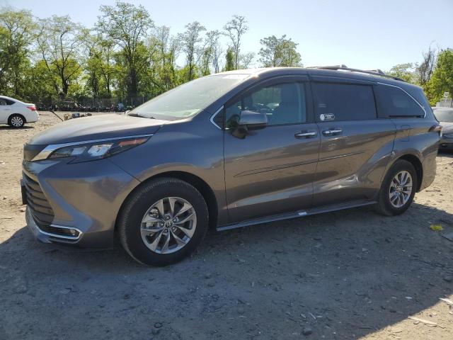  Salvage Toyota Sienna