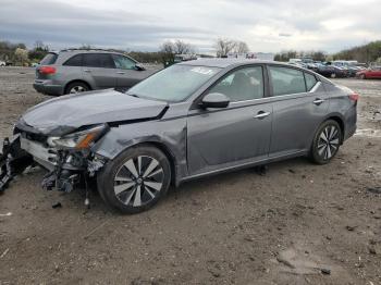  Salvage Nissan Altima