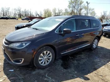  Salvage Chrysler Pacifica