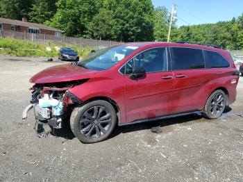  Salvage Toyota Sienna