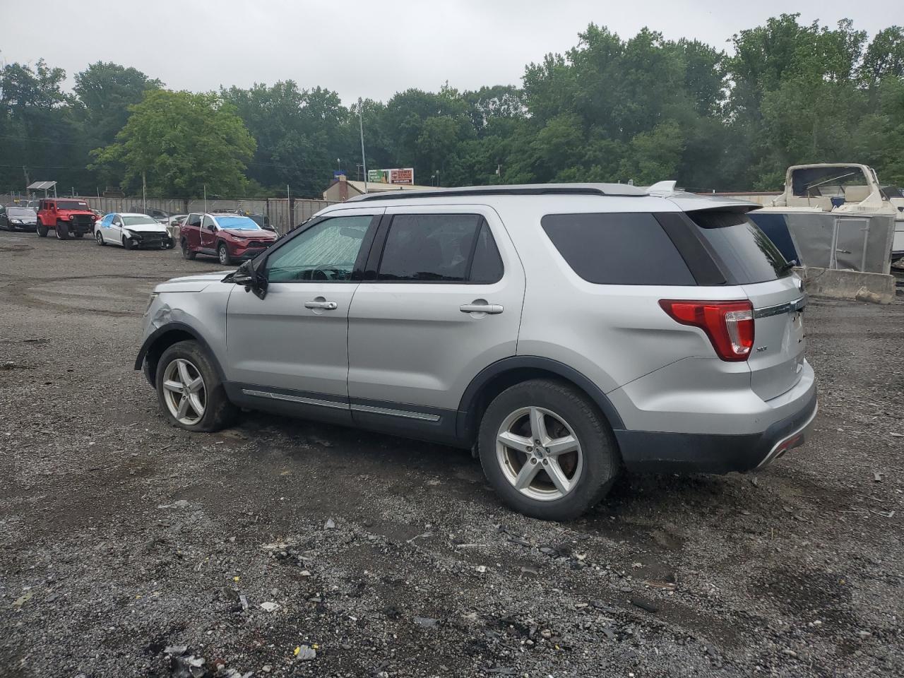 Ford Explorer Xlt Image 2
