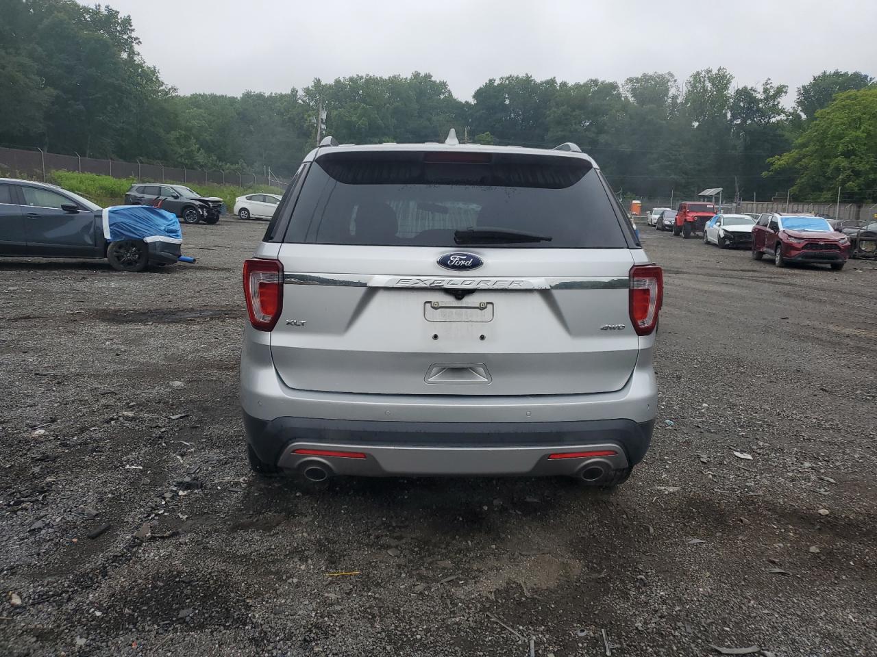 Ford Explorer Xlt Image 7