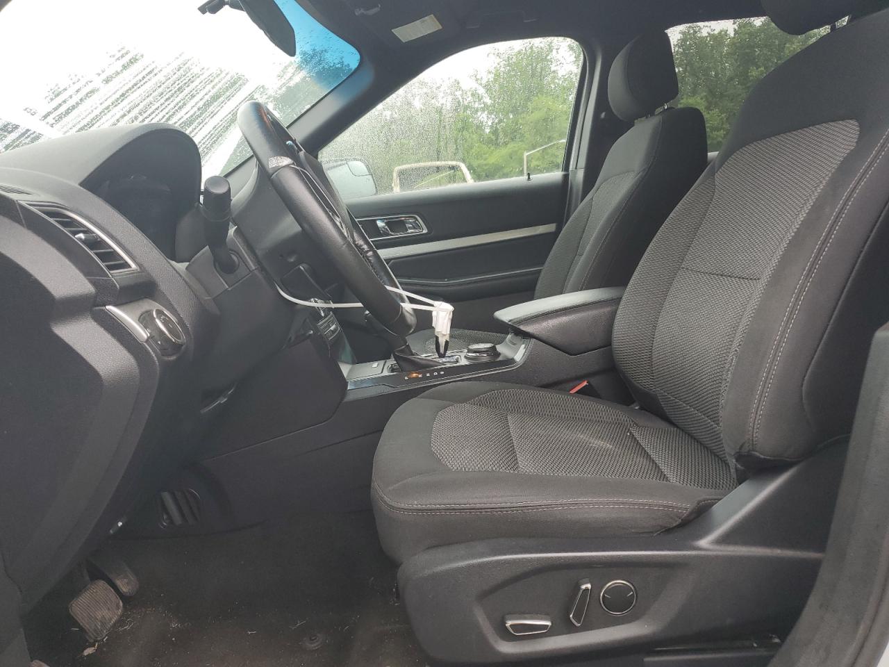 Ford Explorer Xlt Image 4