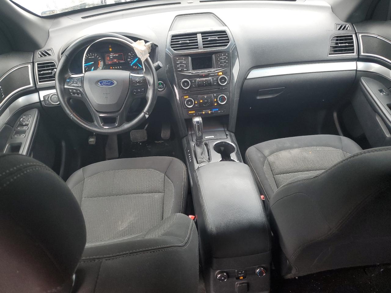 Ford Explorer Xlt Image 8