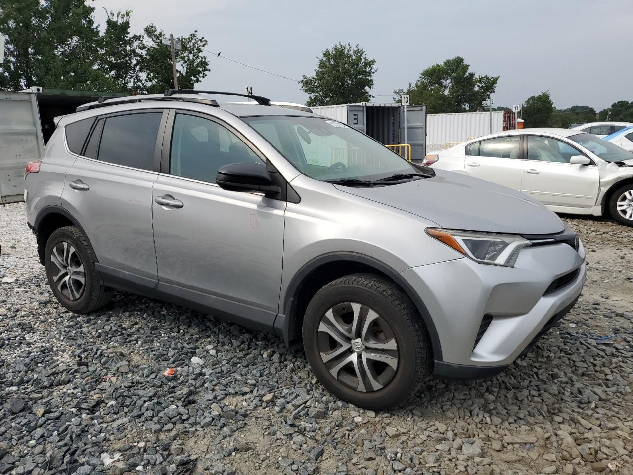 Toyota RAV4 Le Image 6