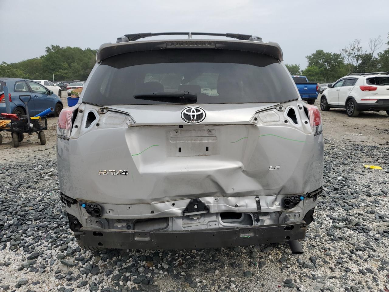 Toyota RAV4 Le Image 3
