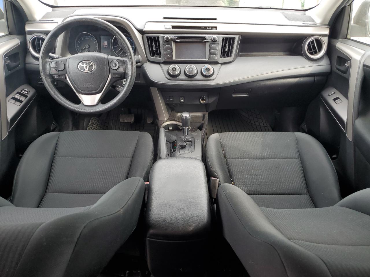 Toyota RAV4 Le Image 5