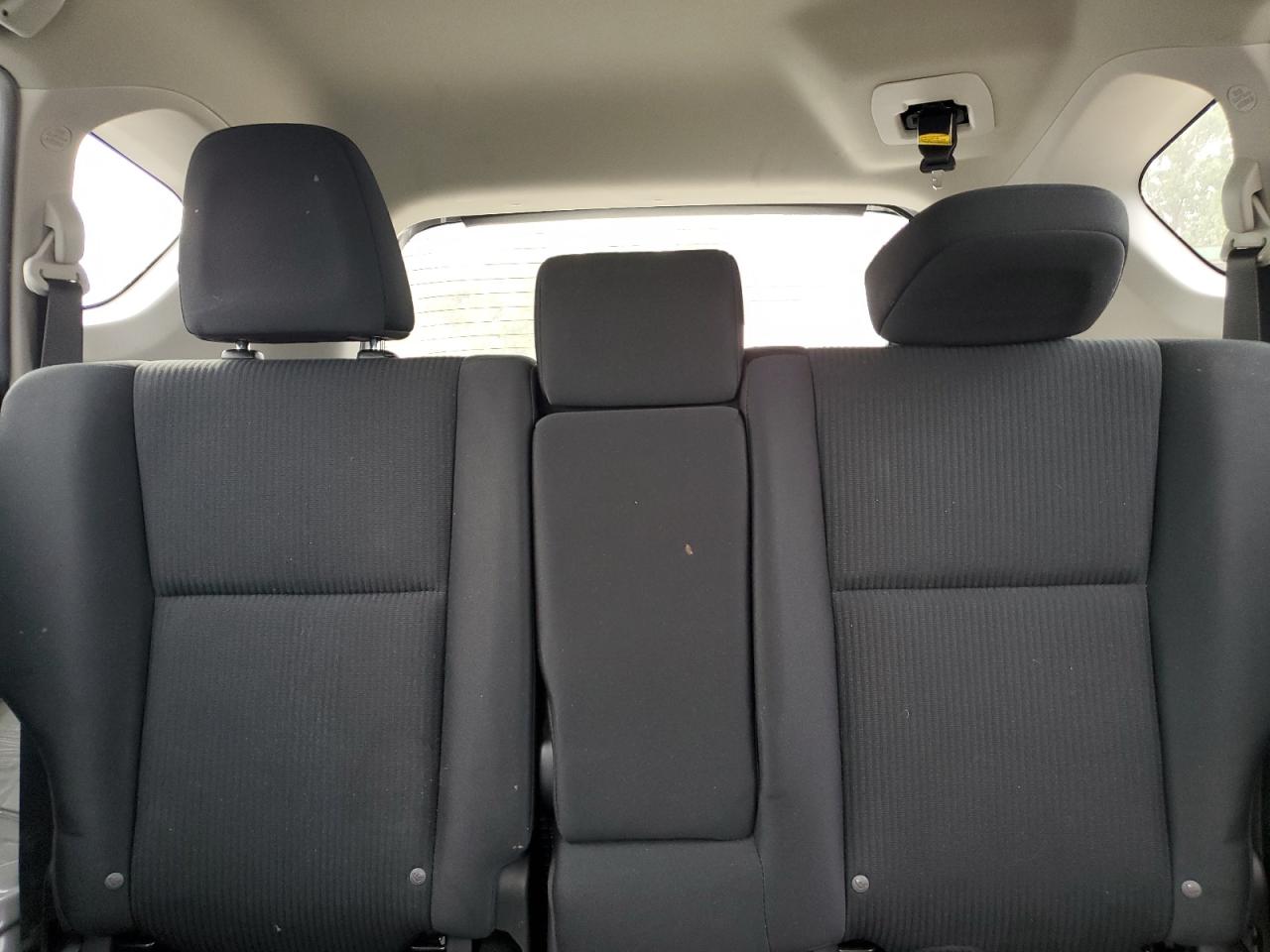 Toyota RAV4 Le Image 4