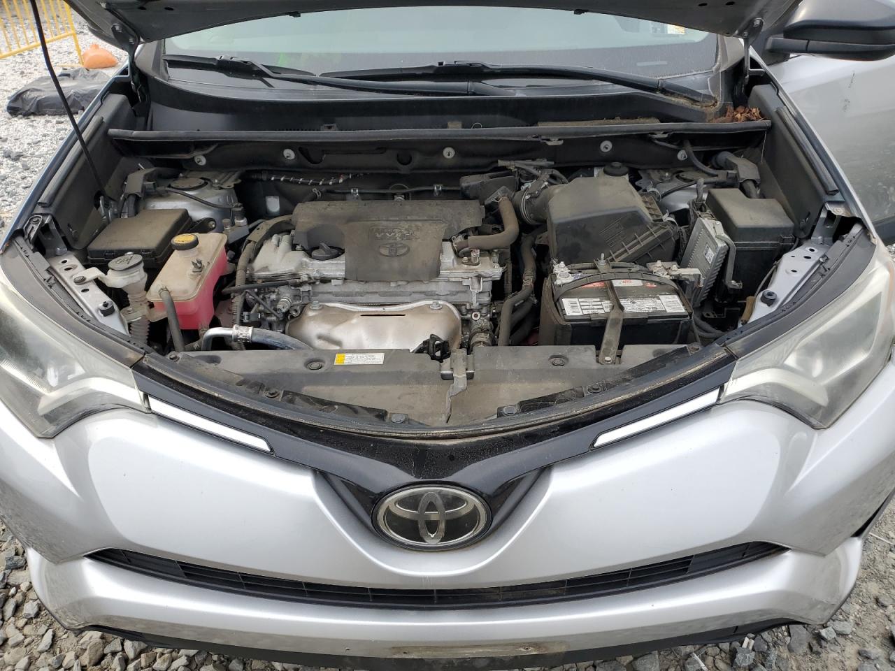 Toyota RAV4 Le Image 10