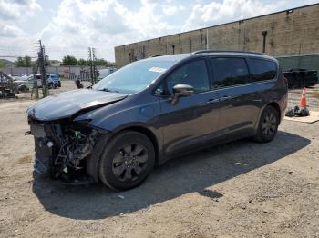  Salvage Chrysler Pacifica