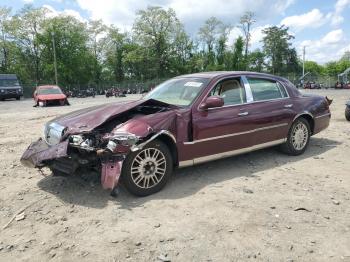  Salvage Lincoln Towncar