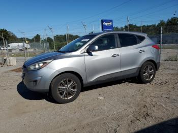  Salvage Hyundai TUCSON