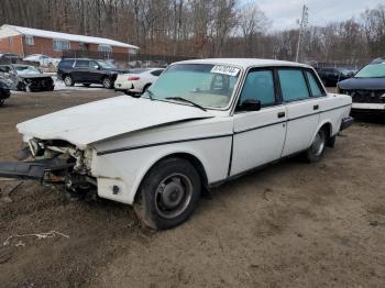  Salvage Volvo 244