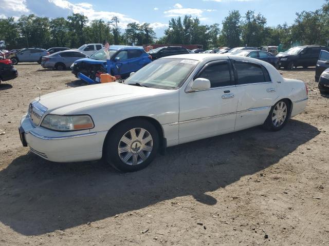  Salvage Lincoln Towncar