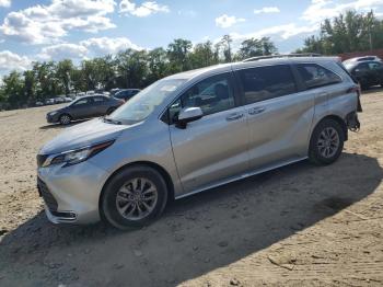  Salvage Toyota Sienna