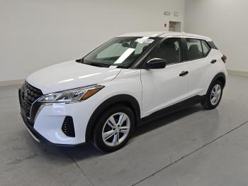  Salvage Nissan Kicks