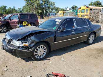  Salvage Lincoln Towncar
