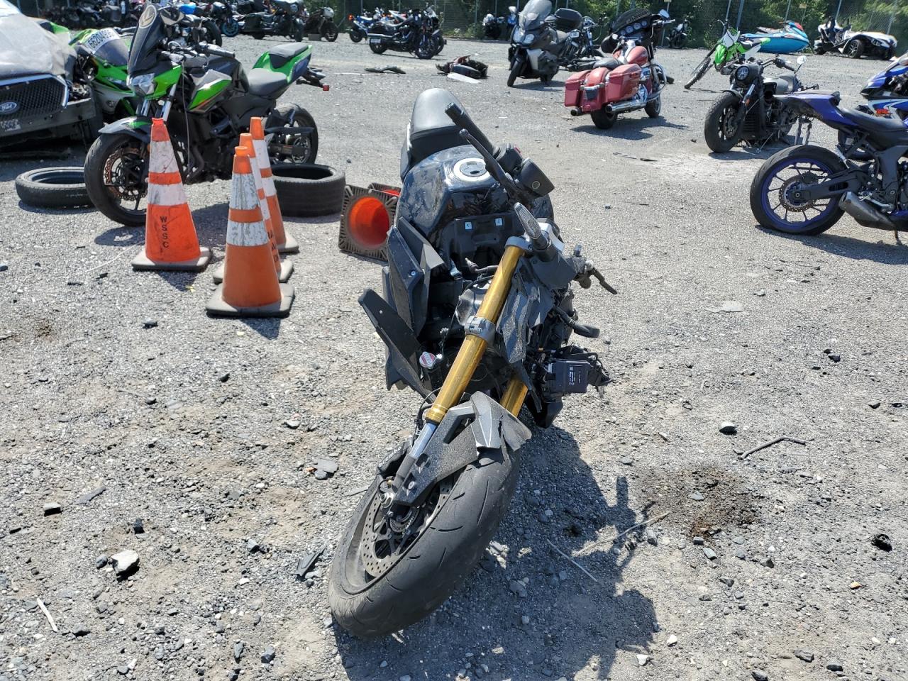 Suzuki Gsxs1000 A Image 4