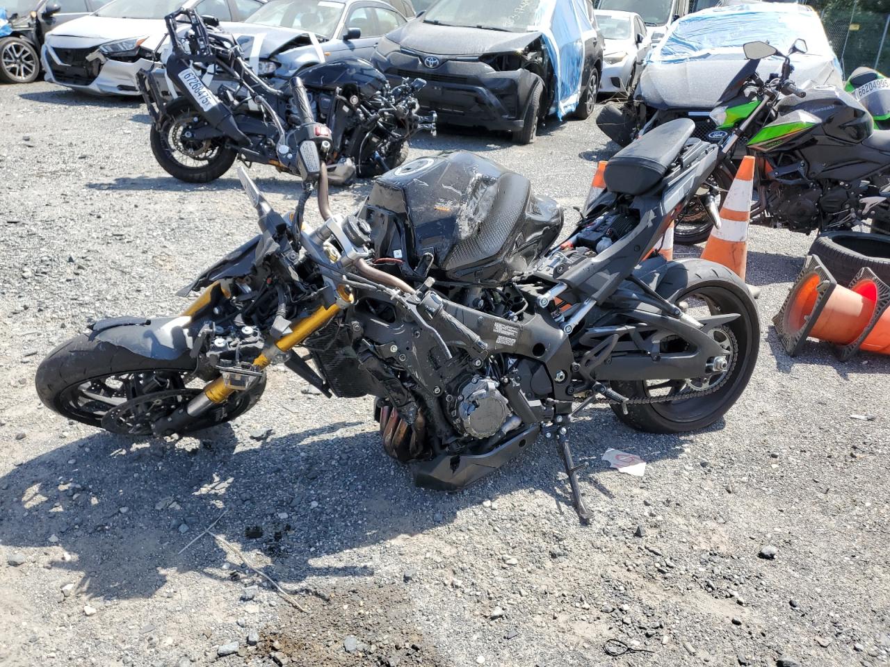 Suzuki Gsxs1000 A Image 2