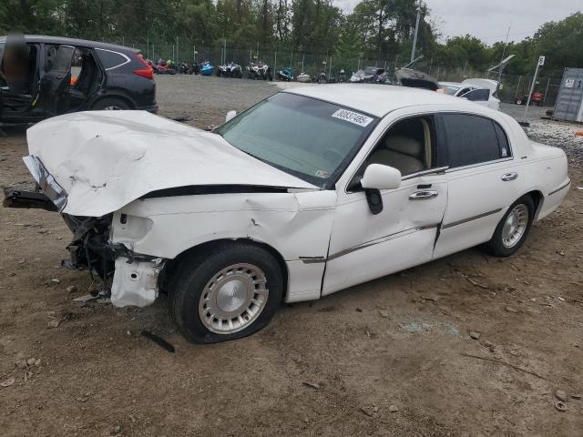  Salvage Lincoln Towncar