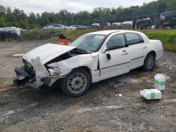 Salvage Lincoln Towncar