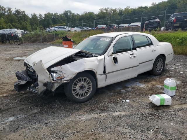  Salvage Lincoln Towncar