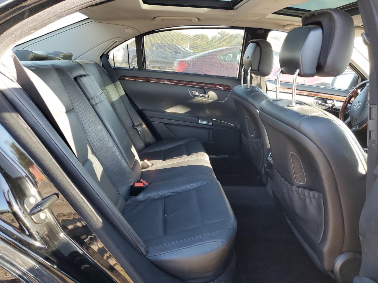 Mercedes-Benz S-Class 550 4matic Image 9