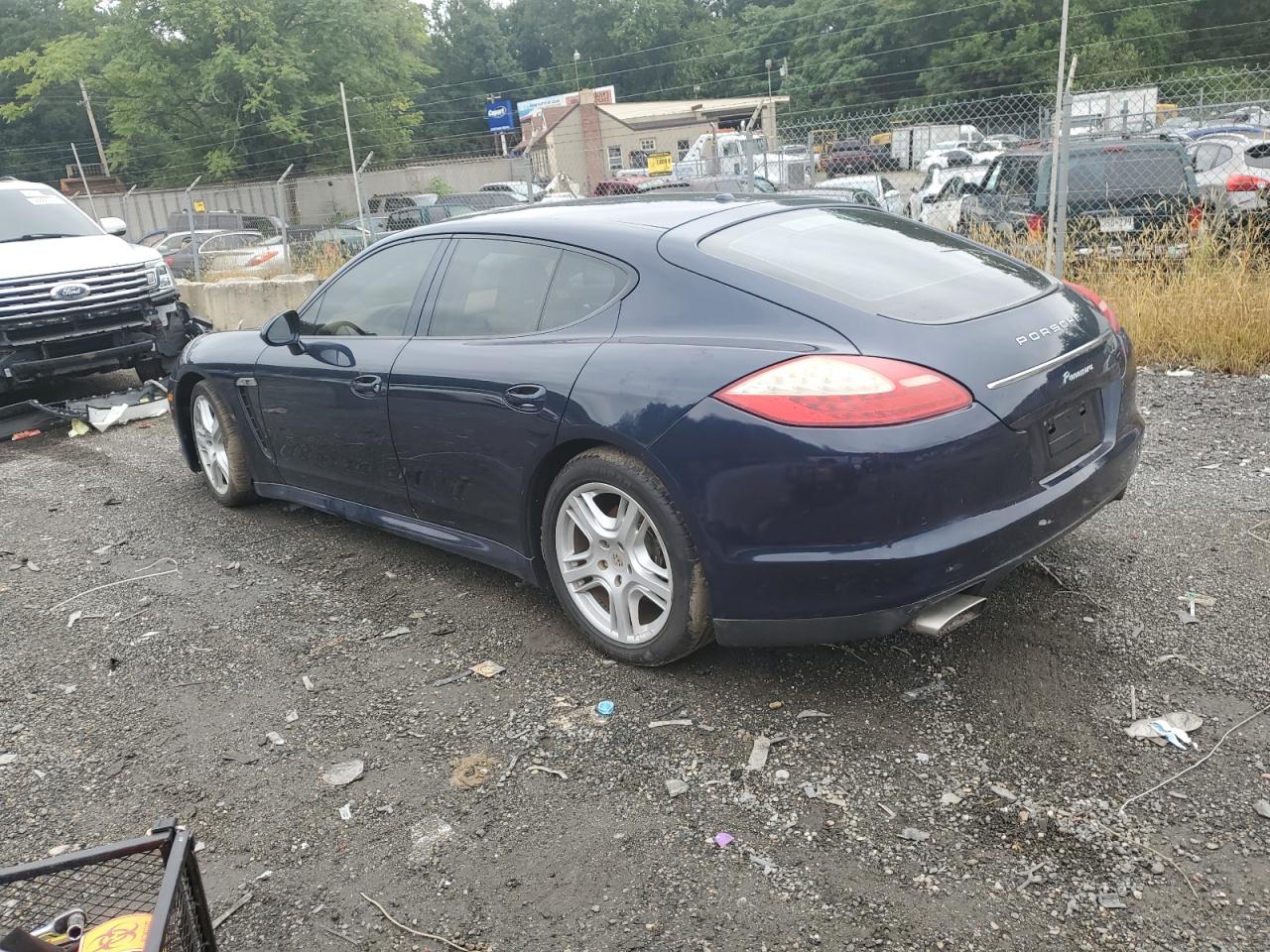 Porsche Panamera 2 Image 11