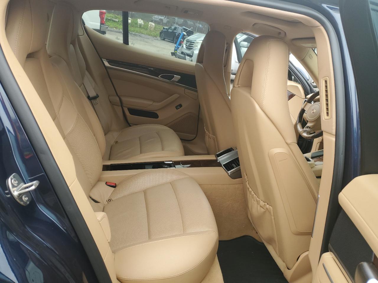 Porsche Panamera 2 Image 8