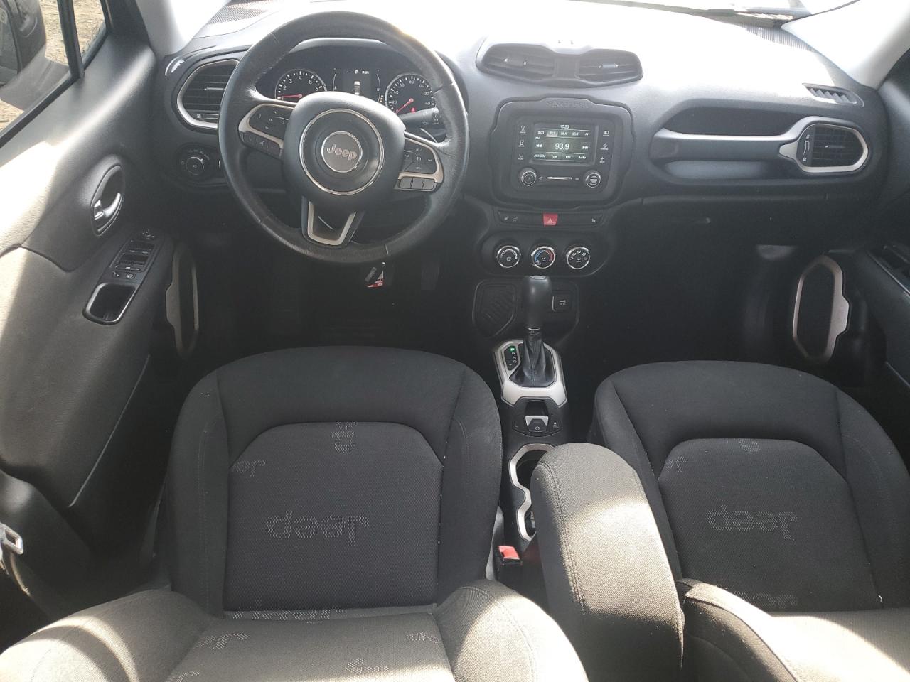 Jeep Renegade Latitude Image 11