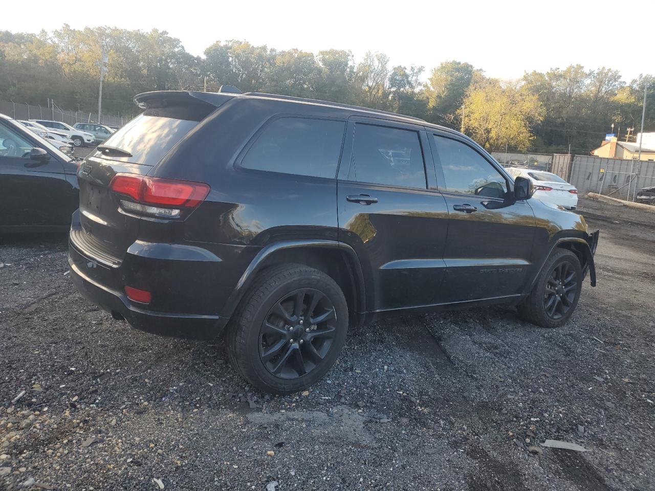 Jeep Grand Cherokee Laredo Image 6