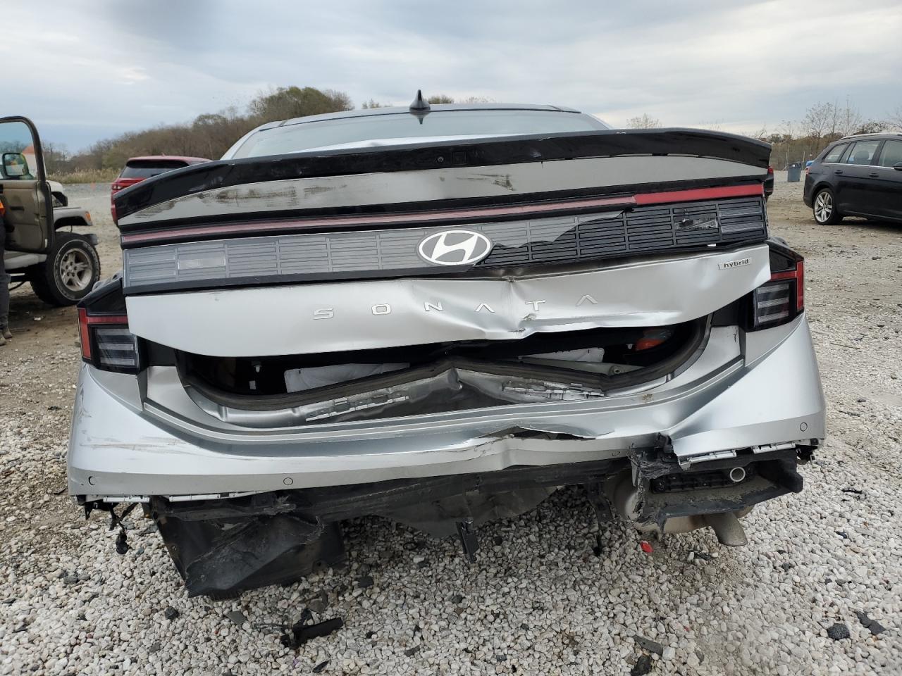 Hyundai SONATA Hybrid Image 3