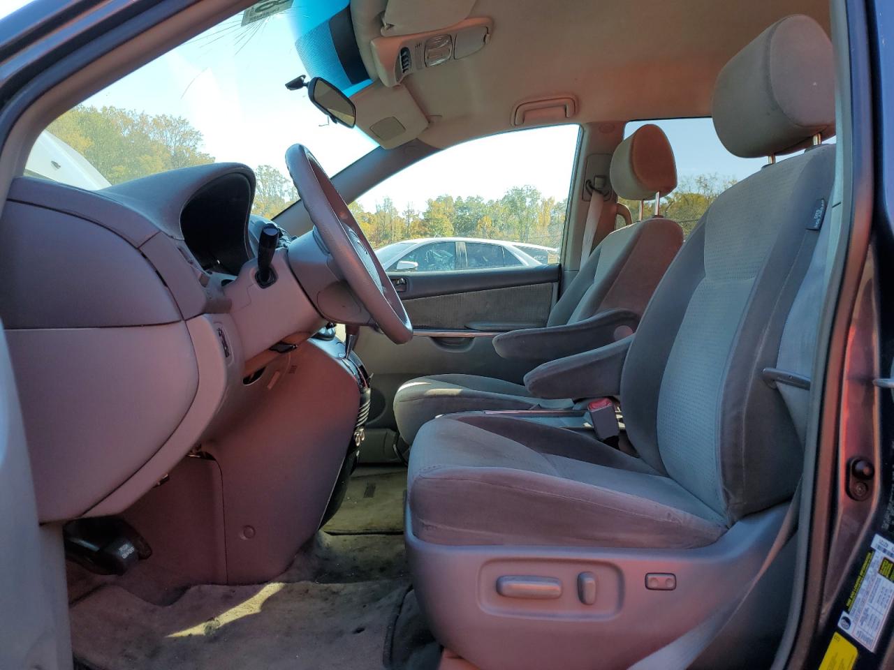 Toyota Sienna Ce Image 9