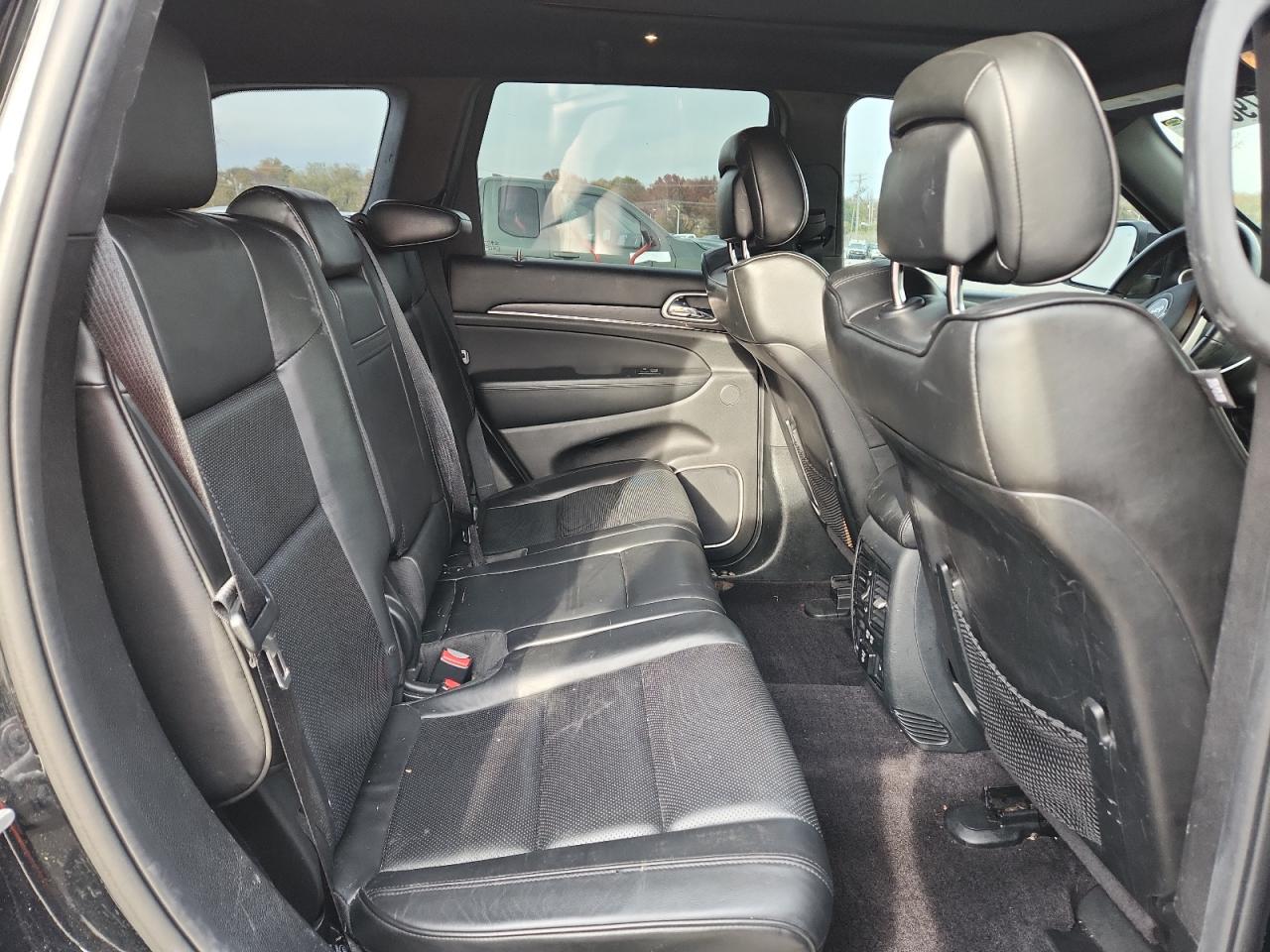 Jeep Grand Cherokee Overland Image 2