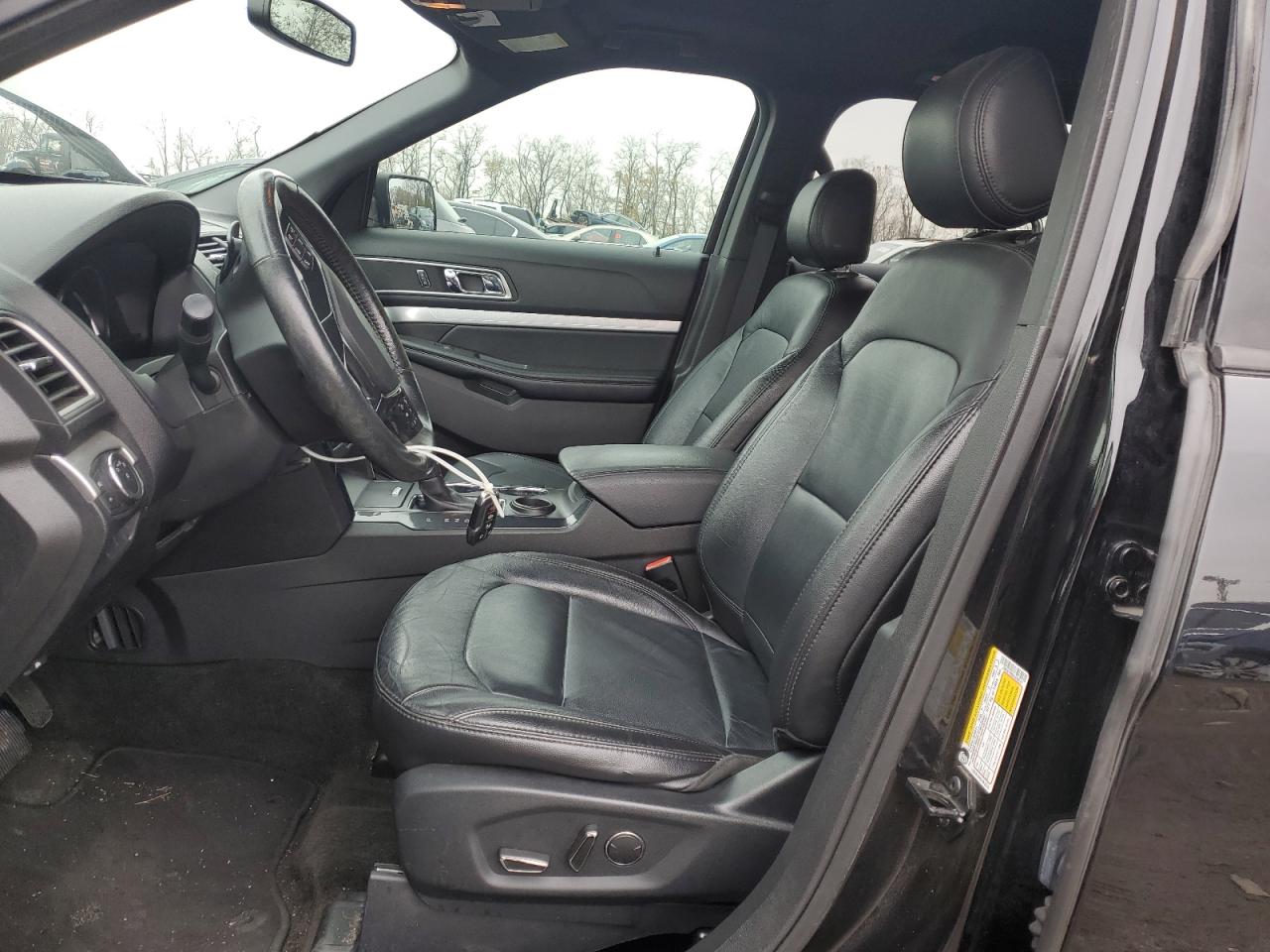 Ford Explorer Xlt Image 10